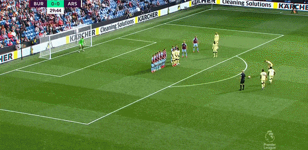 热火140-123大胜快船，五连败，战绩升至东部第三，快船深陷西部末位，进攻依赖球星，防守漏洞明显。